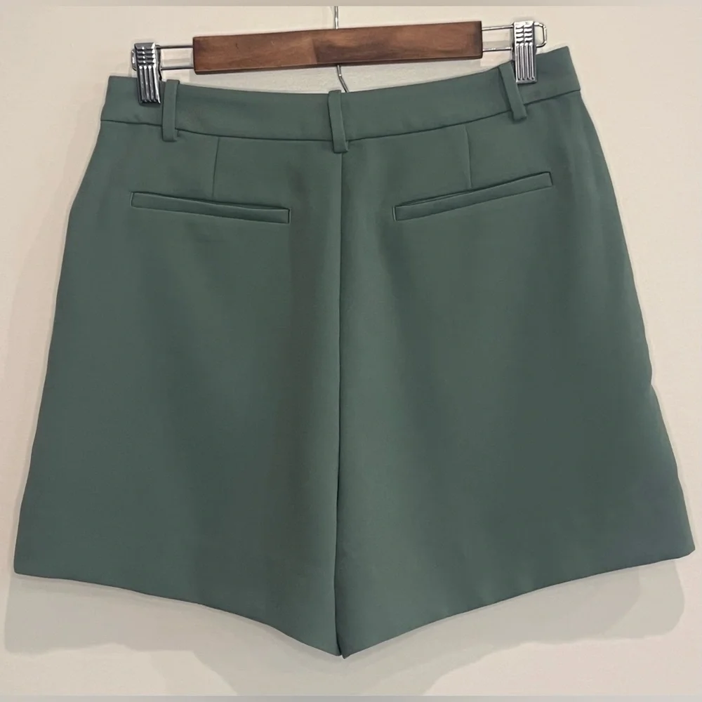 NWT J.Crew Belted Crepe Short in Topiary Size 4